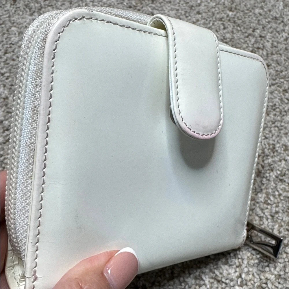 Salvatore Ferragamo Gancini White Calfskin Leather Zip Wallet Authentic